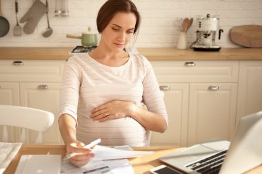 Naissance d'un enfant : anticiper la baisse de revenus